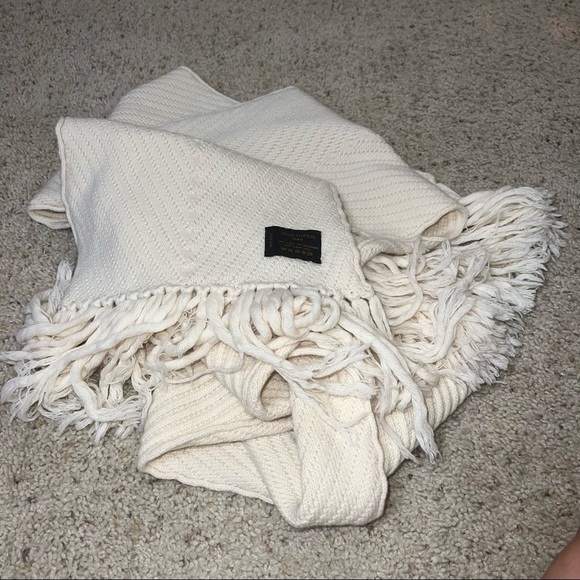 ✨LOUIS VUITTON✨ authenitc scarf - Picture 7 of 8